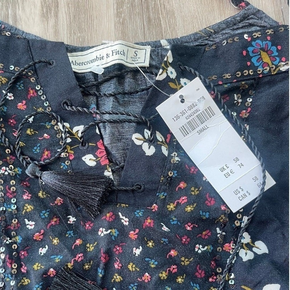 NWT Abercrombie & Fitch Floral Cold Shoulder Boho Tassel Blouse Navy Size Small - Picture 5 of 7